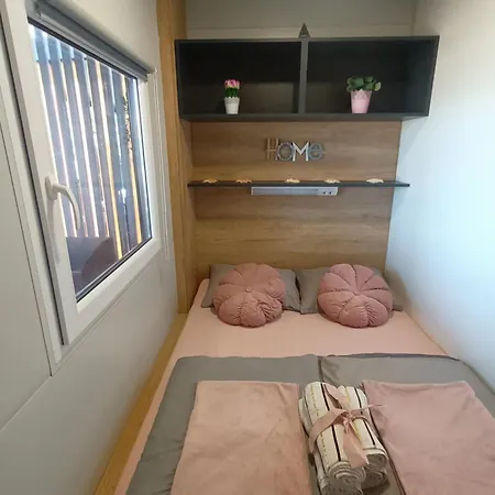 مكان تخييم Mobile L&l